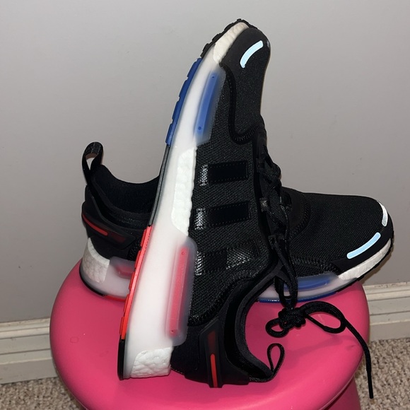 NWT ADIDAS NMD_V3 ‘OG Black’ size 10 - Picture 7 of 15